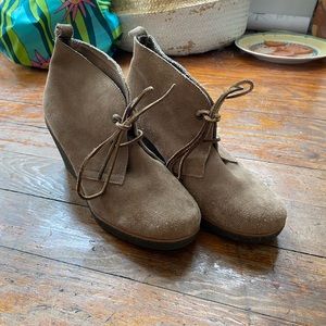 Suede Sperry heeled booties